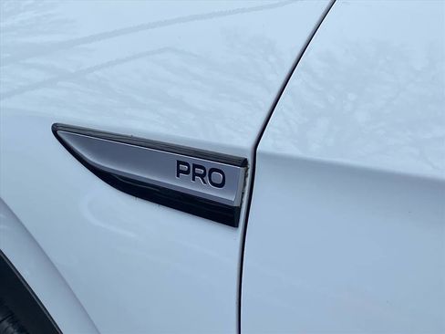 Certified 2023 Volkswagen ID.4 Pro image 7