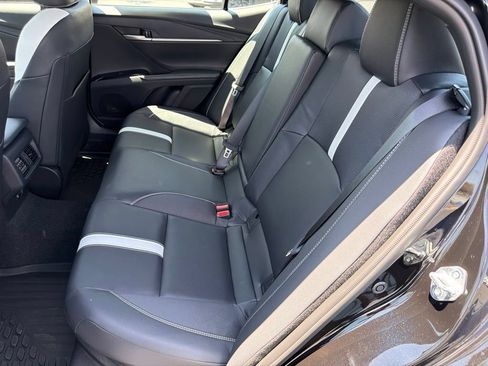 New 2026 Toyota Camry Hybrid FWD image 32