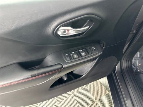 Used 2015 Jeep Cherokee Trailhawk w/ Comfort/Convenience Group image 21