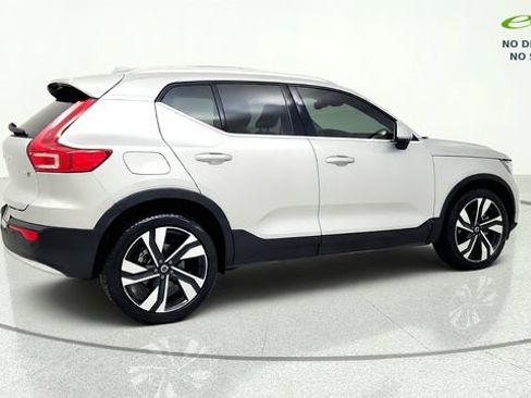 Used 2025 Volvo XC40 B5 Plus AWD/4WD image 9