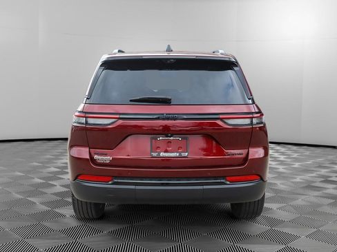 Used 2023 Jeep Grand Cherokee Limited w/ Luxury Tech Group II image 5