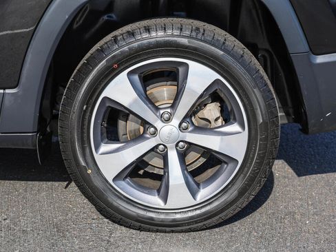 Used 2019 Jeep Cherokee Limited FWD image 26
