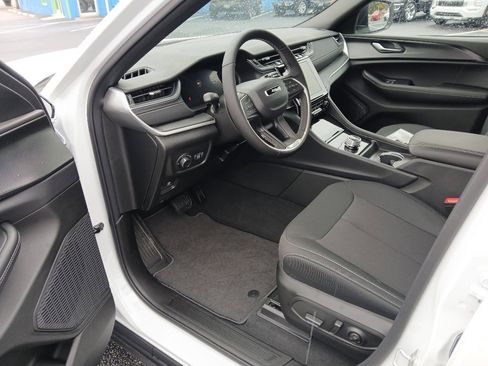 New 2025 Jeep Grand Cherokee L Laredo w/ Luxury Tech Group I image 8