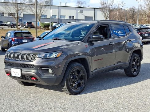 Used 2023 Jeep Compass Trailhawk image 3