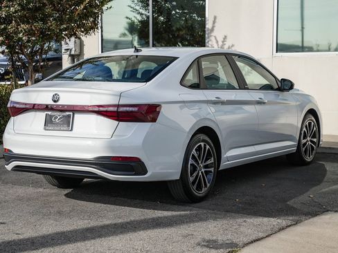 Used 2025 Volkswagen Jetta Sport image 6