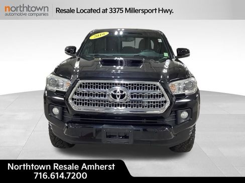 Used 2016 Toyota Tacoma TRD Sport w/ Towing Package image 2