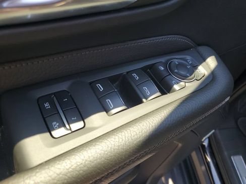 Used 2023 GMC Yukon Denali AWD/4WD image 9