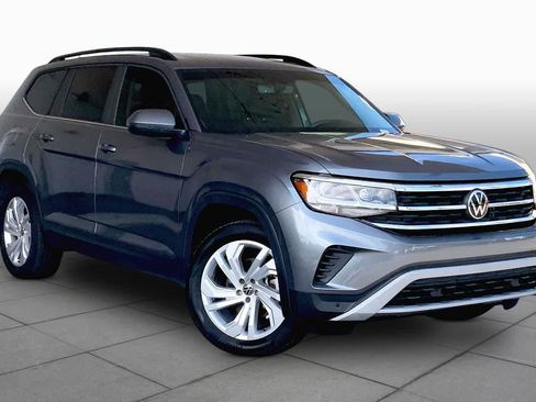 Used 2023 Volkswagen Atlas SE w/ Panoramic Sunroof Package FWD image 3