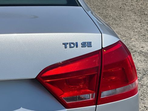 Used 2015 Volkswagen Passat TDI SE image 26