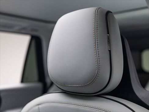 New 2026 Lincoln Navigator L Black Label AWD/4WD image 13
