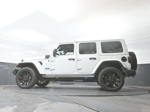 Used 2025 Jeep Wrangler Unlimited Sahara w/ Safety Group AWD/4WD image 30