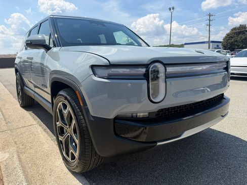 Used 2025 Rivian R1S Adventure AWD/4WD image 25