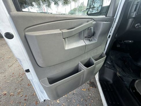 Used 2017 Chevrolet Express 2500 image 12