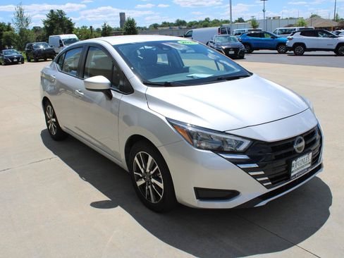 Used 2025 Nissan Versa SV FWD image 5