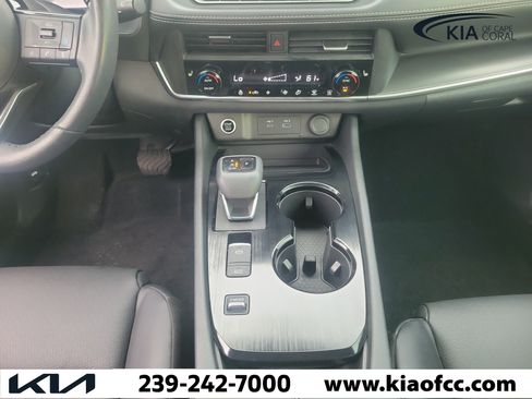 Used 2023 Nissan Rogue SV w/ SV Premium B Package FWD image 17