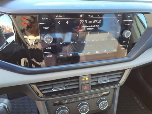 Used 2022 Volkswagen Taos SE image 21