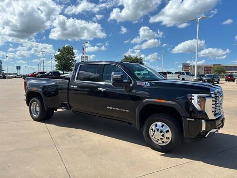 Used 2024 GMC Sierra 3500 Denali w/ Technology Package AWD/4WD image 5