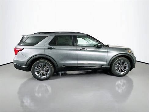 New 2026 Ford Explorer Active w/ Active Comfort Package image 8