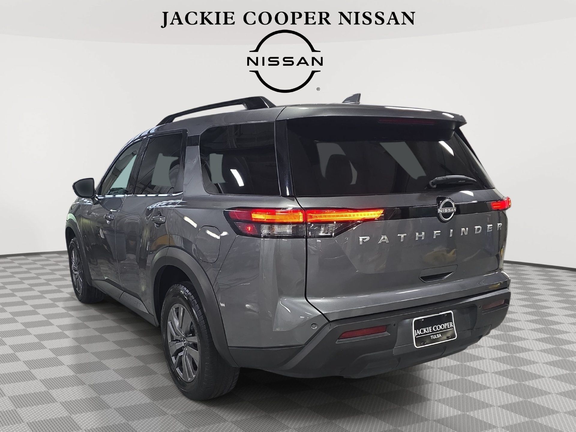 Used 2025 Nissan Pathfinder SV FWD image 7