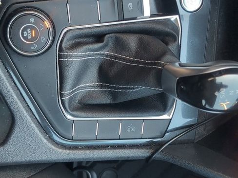 Used 2023 Volkswagen Tiguan SE w/ Panoramic Sunroof Package image 24