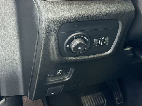 Used 2024 Jeep Grand Cherokee Limited w/ Black Appearance Package image 10