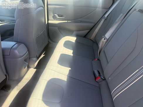 Used 2025 Hyundai Elantra SEL image 27