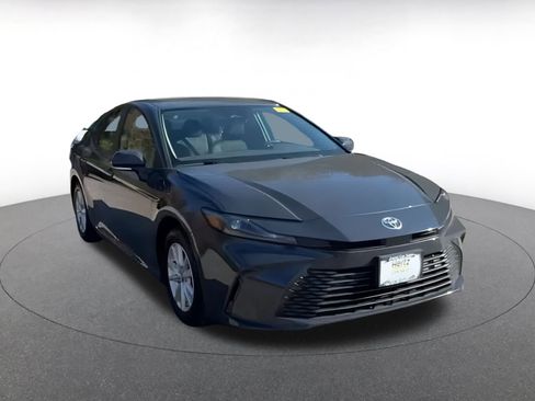 Used 2025 Toyota Camry LE image 16