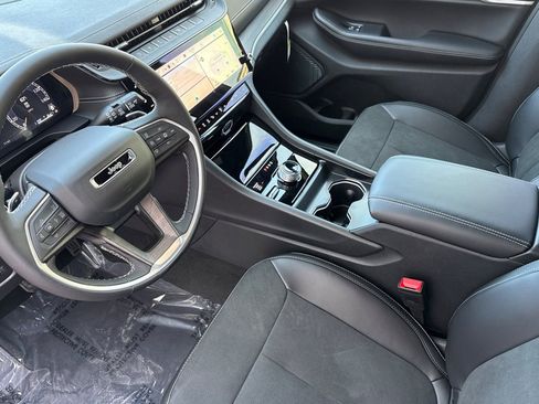New 2026 Jeep Grand Cherokee L 4WD image 9