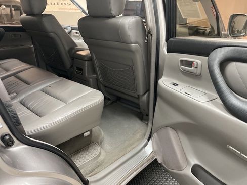 Used 2003 Toyota Land Cruiser image 34