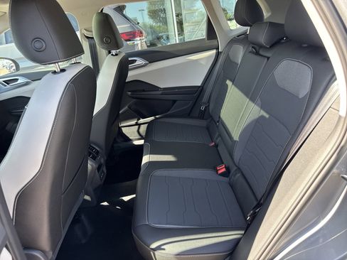 New 2026 Volkswagen Taos SE AWD/4WD image 17