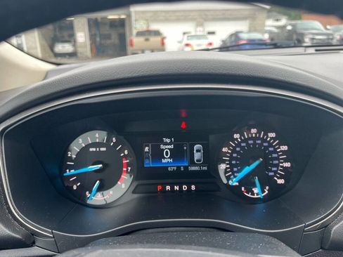 Used 2017 Ford Fusion SE w/ Equipment Group 201A image 10