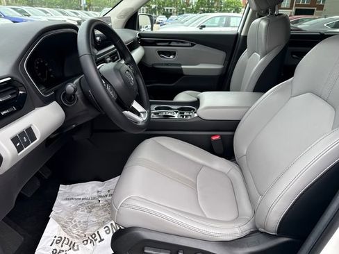 Used 2025 Honda Pilot Touring image 3