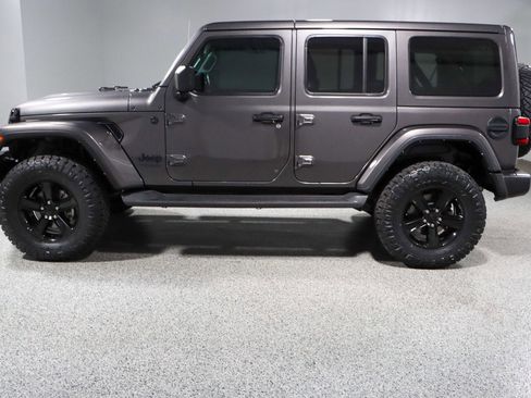 Used 2022 Jeep Wrangler Unlimited Sahara image 11
