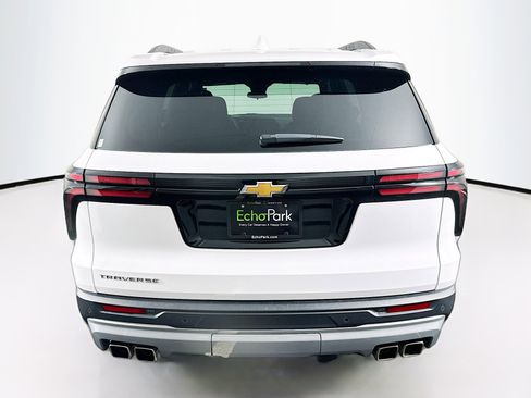 Used 2025 Chevrolet Traverse LT image 7