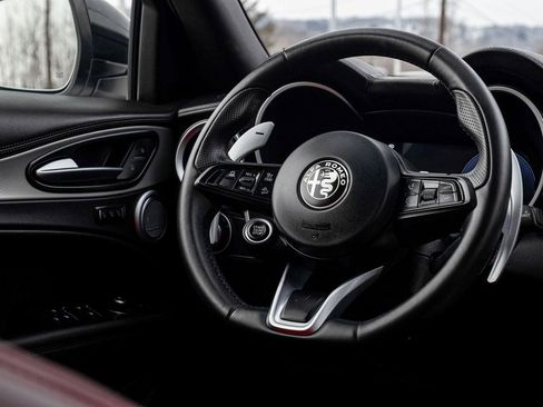 Used 2024 Alfa Romeo Stelvio Veloce image 22