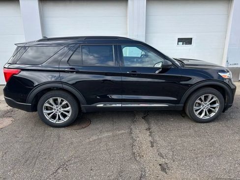 Used 2023 Ford Explorer XLT w/ Equipment Group 202A AWD/4WD image 6