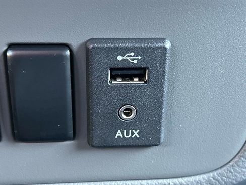 Used 2021 Nissan NV 2500 S image 31