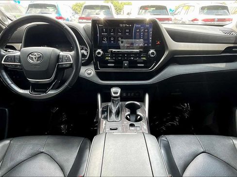 Used 2022 Toyota Highlander Limited image 15