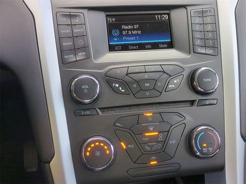 Used 2016 Ford Fusion SE w/ Equipment Group 201A image 17