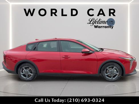 New 2025 Kia K4 LXS image 2