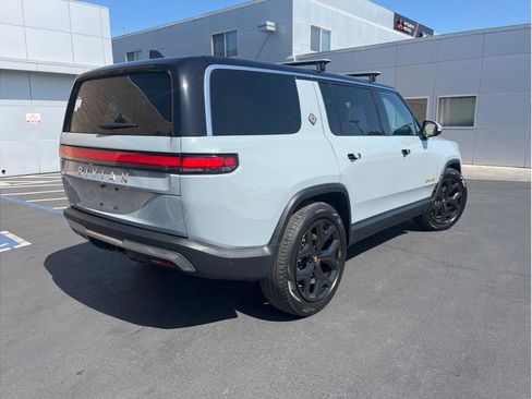 Used 2022 Rivian R1S Launch Edition image 5