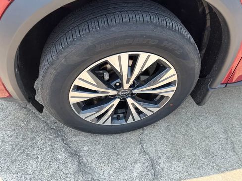 Used 2023 Nissan Rogue SV AWD/4WD image 9