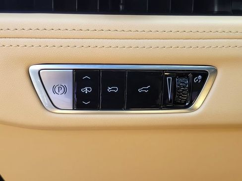 Certified 2025 Cadillac Escalade IQ Sport 2 w/ LPO, ONYX Package AWD/4WD image 28