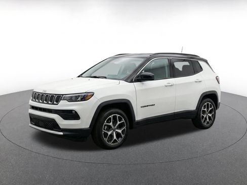 Used 2025 Jeep Compass Limited AWD/4WD image 3