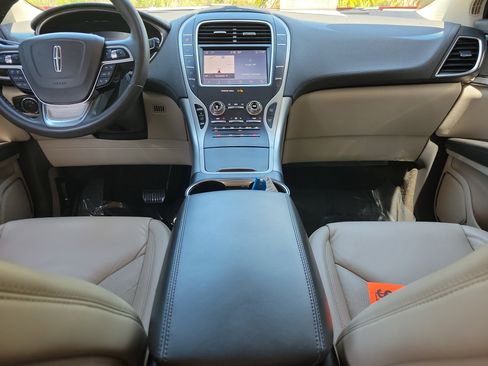 Used 2020 Lincoln Nautilus FWD w/ Equipment Group 101A image 14