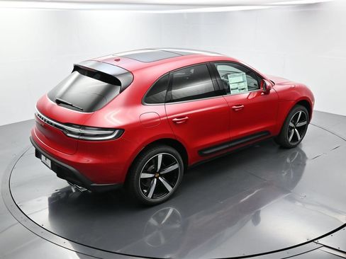Certified 2025 Porsche Macan AWD/4WD image 36