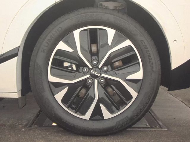 Used 2024 Kia EV6 GT-Line RWD image 11
