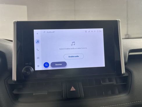Used 2025 Toyota RAV4 XLE FWD image 18
