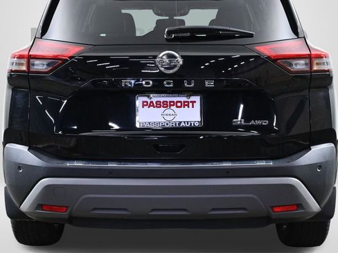 Used 2021 Nissan Rogue SL w/ Premium Package image 9