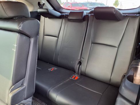 Used 2023 Toyota Highlander XLE FWD image 25